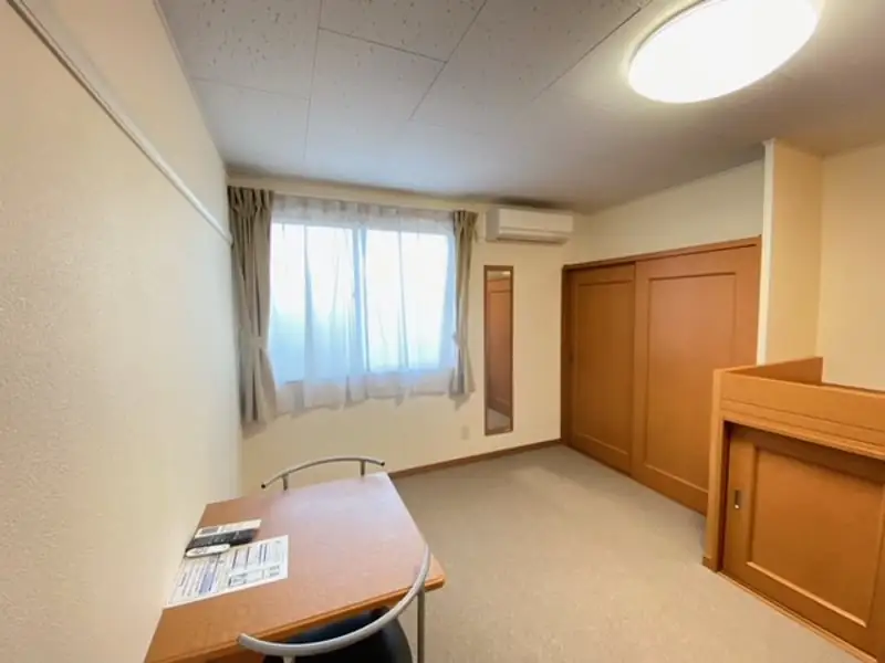レオパレスコンフィアンスの居間（202号室の資料掲載例）