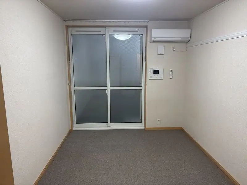 レオパレスフィエスタＹ１０２の写真（205号室の資料掲載例）